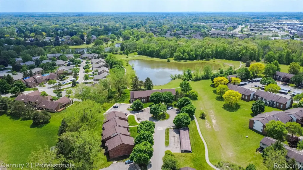 574 Tennyson Rochester Hills City MI 48307