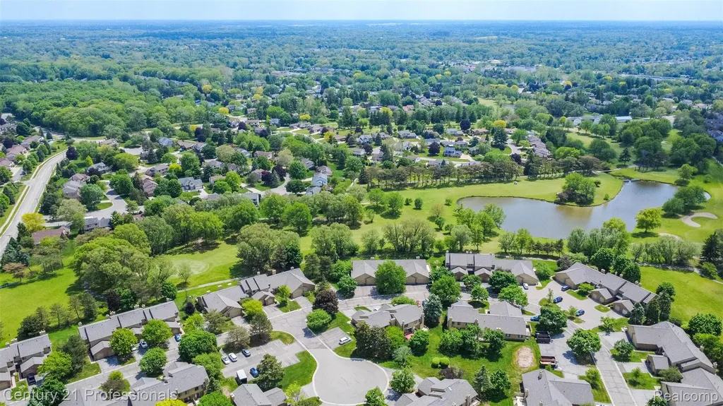574 Tennyson Rochester Hills City MI 48307