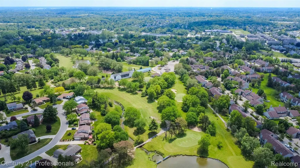 574 Tennyson Rochester Hills City MI 48307