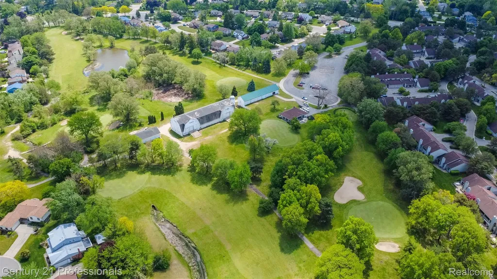 574 Tennyson Rochester Hills City MI 48307