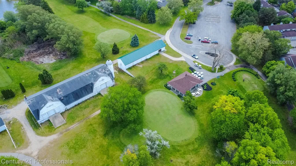 574 Tennyson Rochester Hills City MI 48307