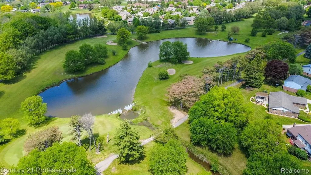 574 Tennyson Rochester Hills City MI 48307
