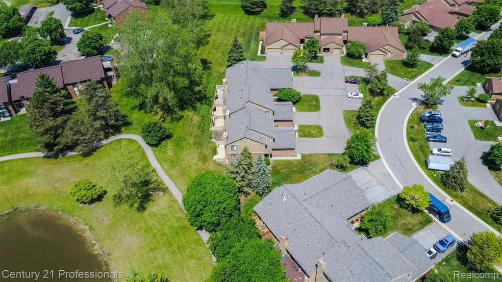 574 Tennyson Rochester Hills City MI 48307