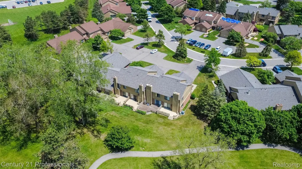 574 Tennyson Rochester Hills City MI 48307