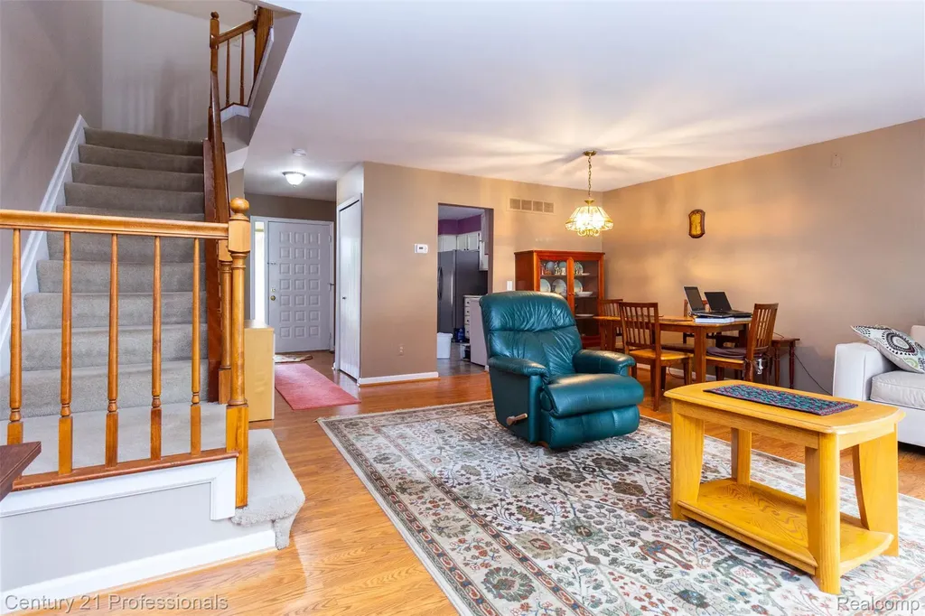 574 Tennyson Rochester Hills City MI 48307
