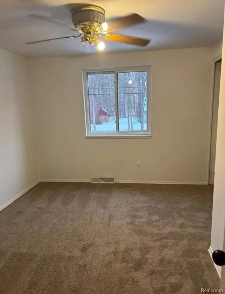 6099 Brookwood Drive Burton City MI 48509