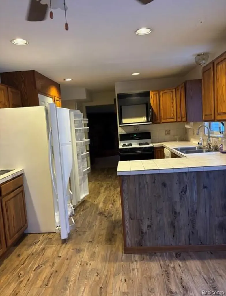 6099 Brookwood Drive Burton City MI 48509