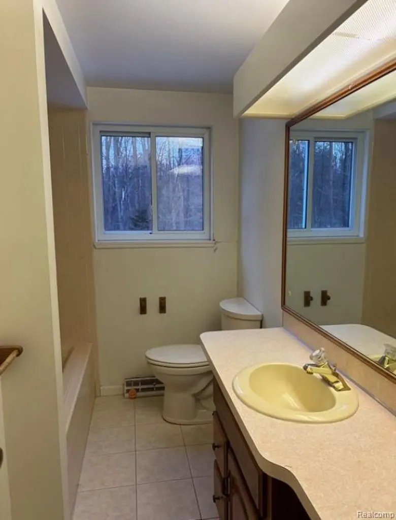 6099 Brookwood Drive Burton City MI 48509