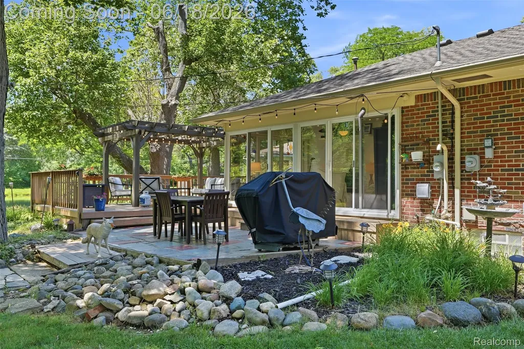 25531 Crystal Spring Court Farmington Hills City MI 48336