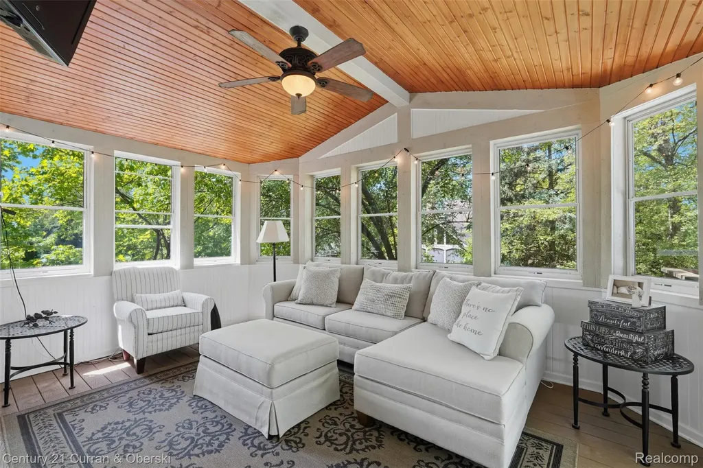 24081 Wintergreen Novi City MI 48374