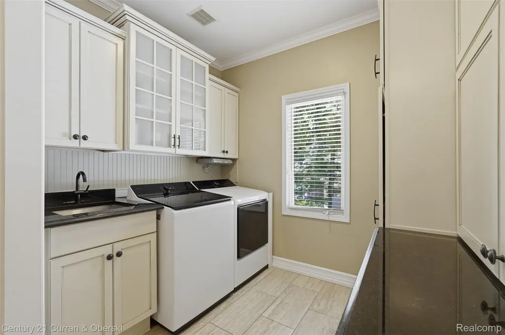 24081 Wintergreen Novi City MI 48374