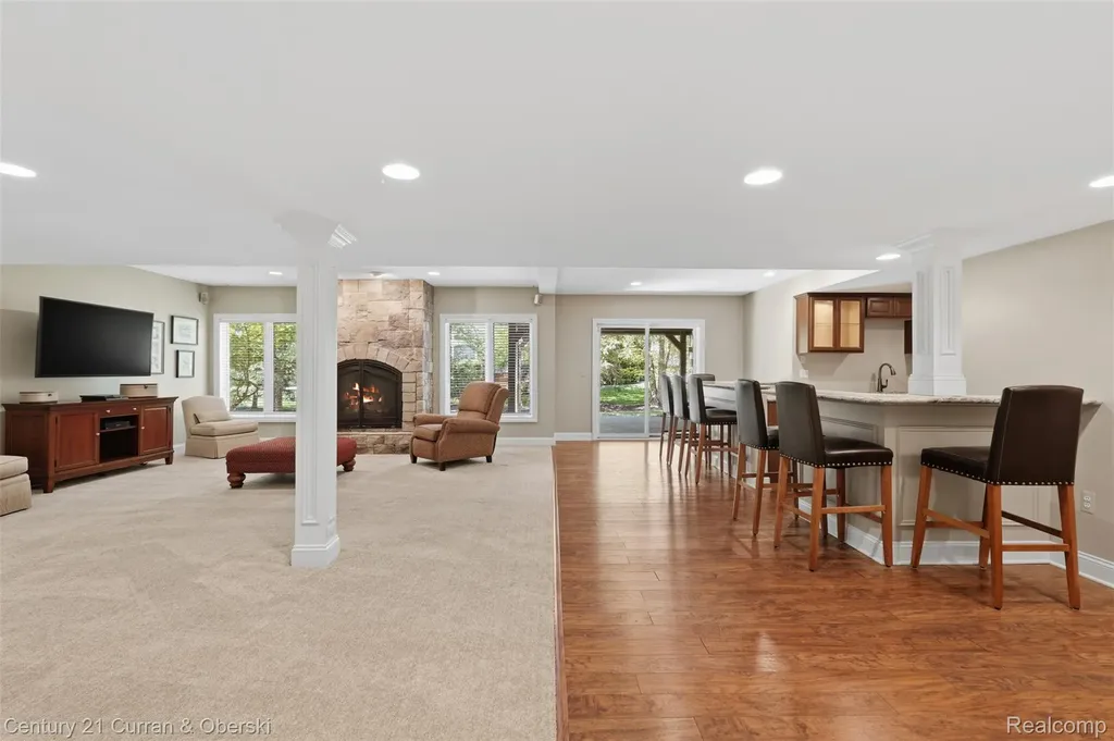 24081 Wintergreen Novi City MI 48374