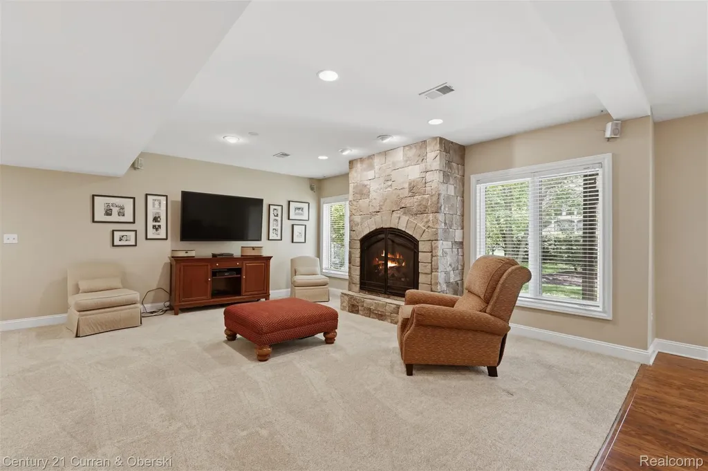 24081 Wintergreen Novi City MI 48374