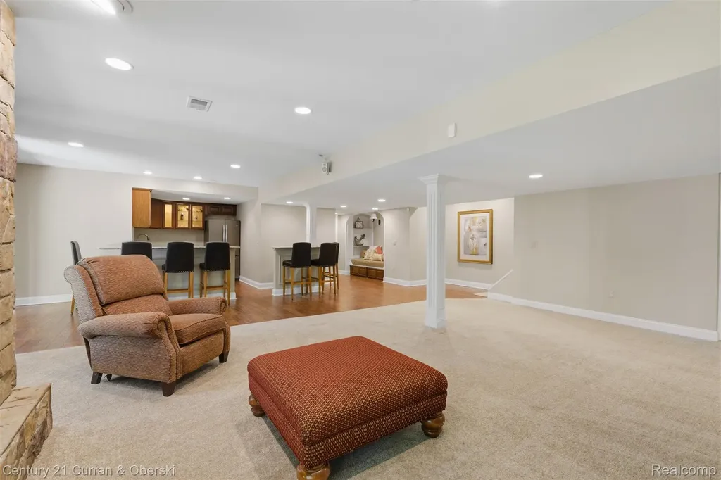24081 Wintergreen Novi City MI 48374
