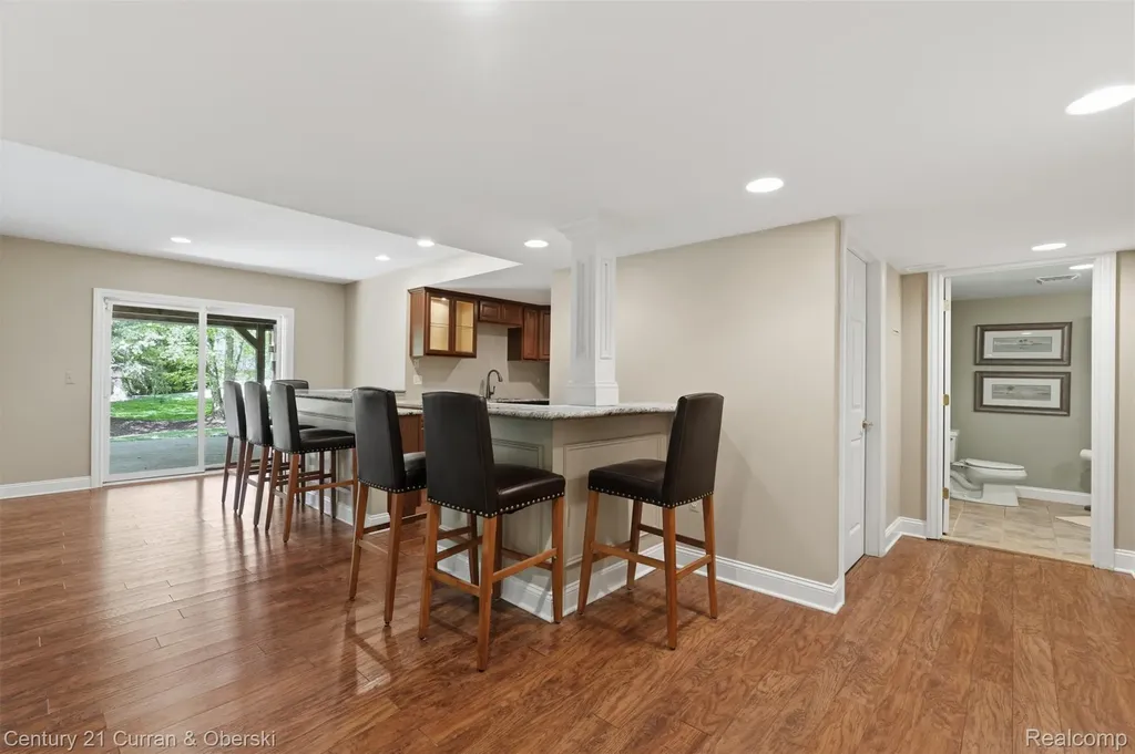 24081 Wintergreen Novi City MI 48374