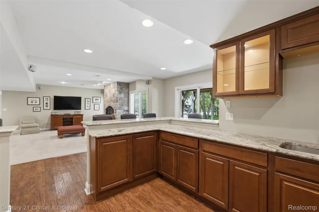24081 Wintergreen Novi City MI 48374