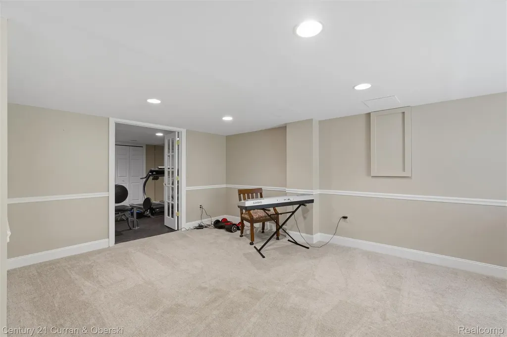 24081 Wintergreen Novi City MI 48374