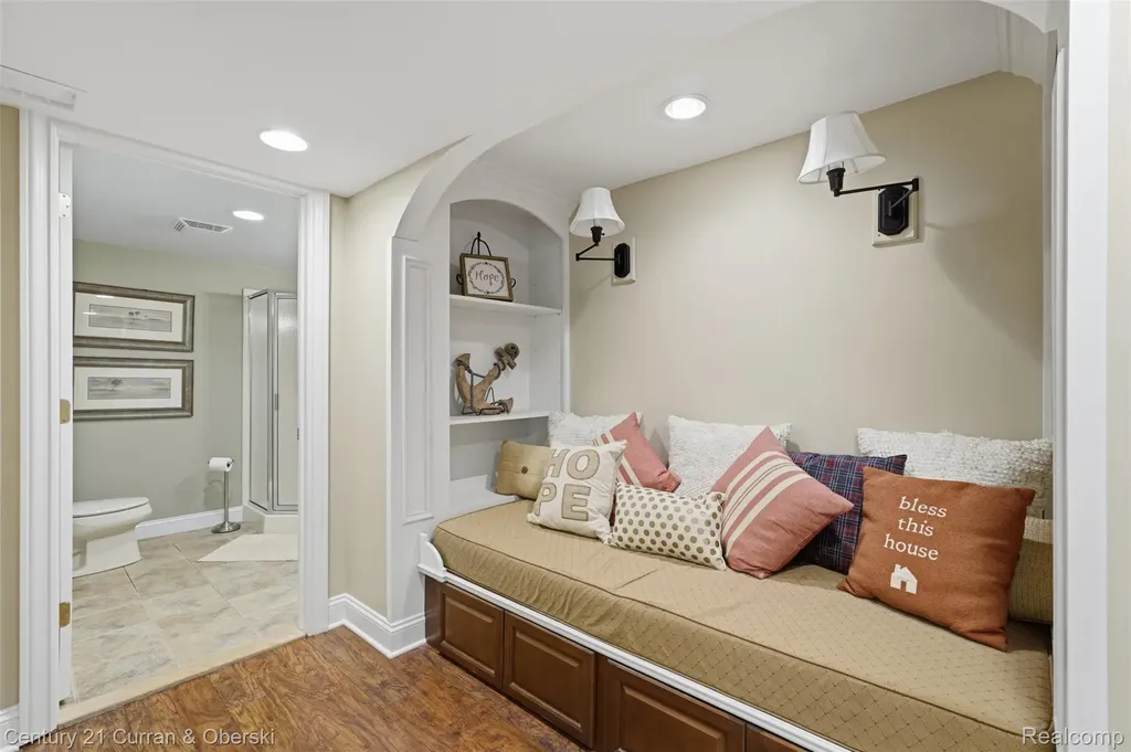 24081 Wintergreen Novi City MI 48374