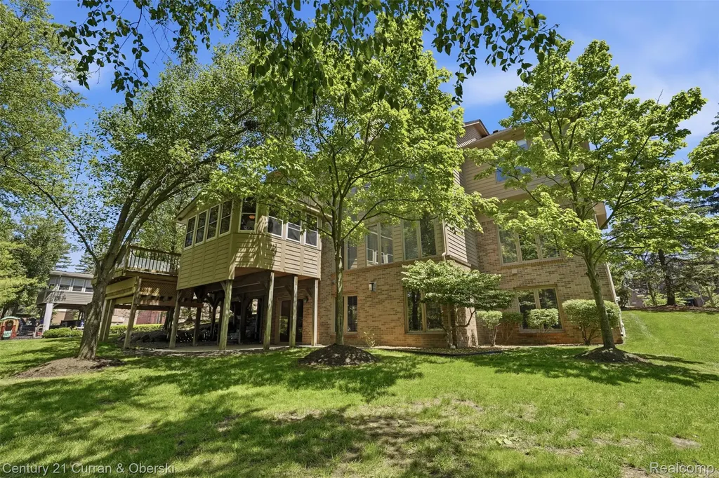 24081 Wintergreen Novi City MI 48374