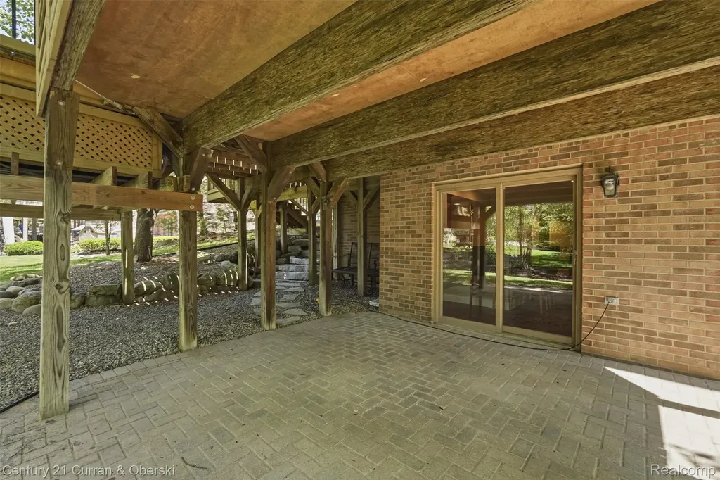 24081 Wintergreen Novi City MI 48374