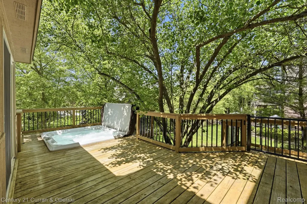24081 Wintergreen Novi City MI 48374