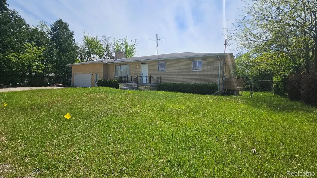 2469 Hatherly Avenue Flint Charter Township MI 48504