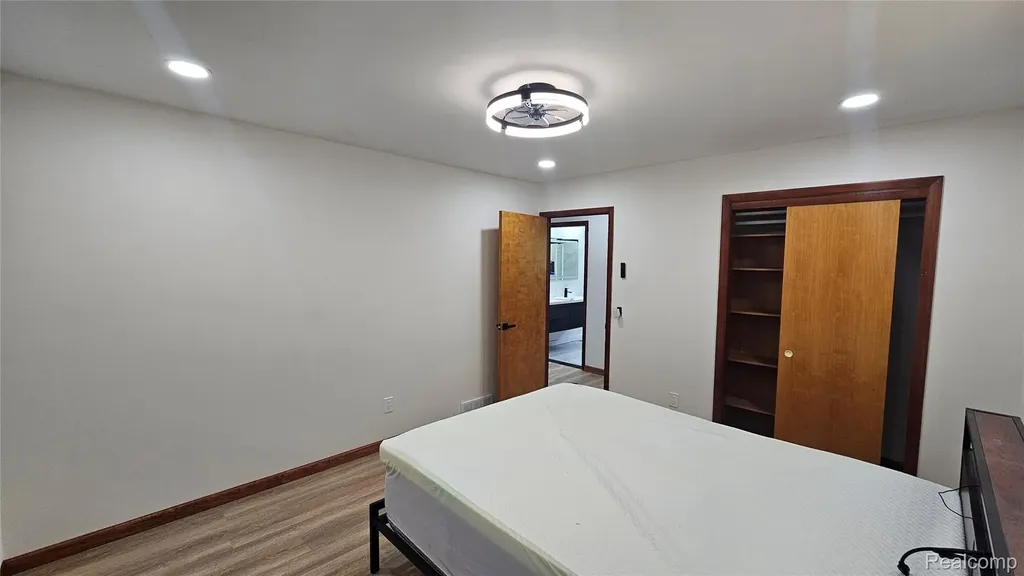 2469 Hatherly Avenue Flint Charter Township MI 48504