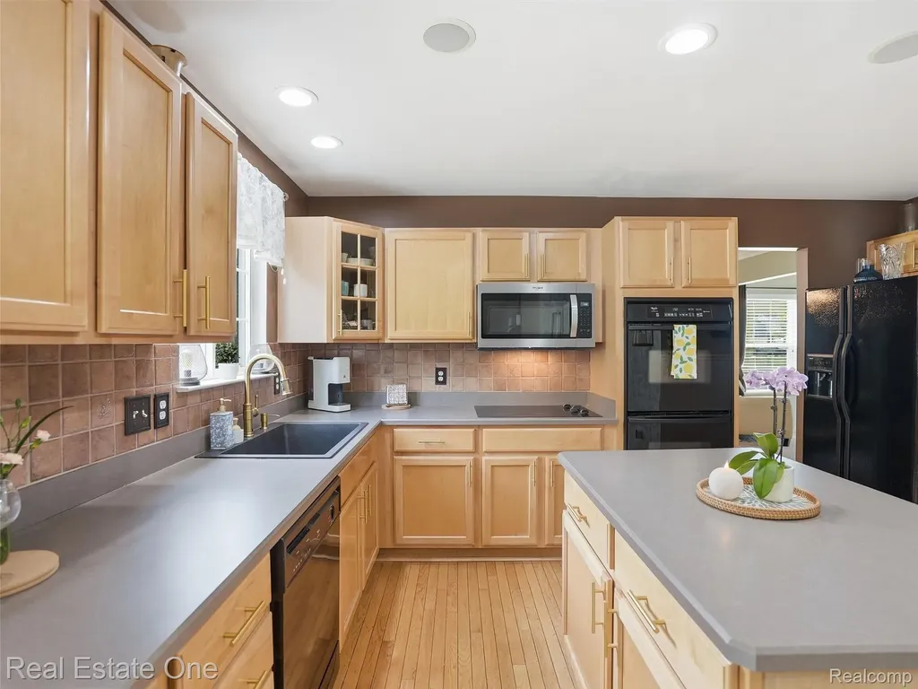 1786 Four Seasons Drive Hartland Township MI 48843