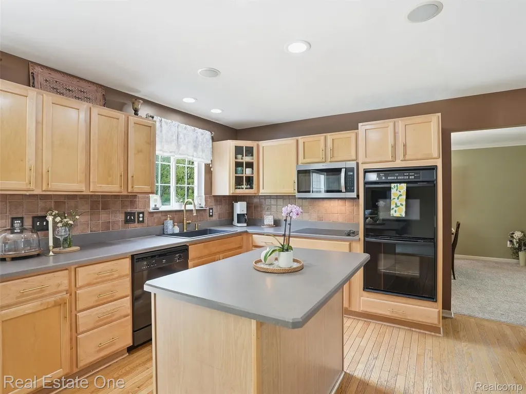 1786 Four Seasons Drive Hartland Township MI 48843