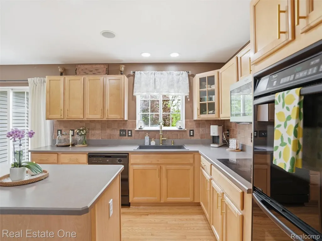 1786 Four Seasons Drive Hartland Township MI 48843