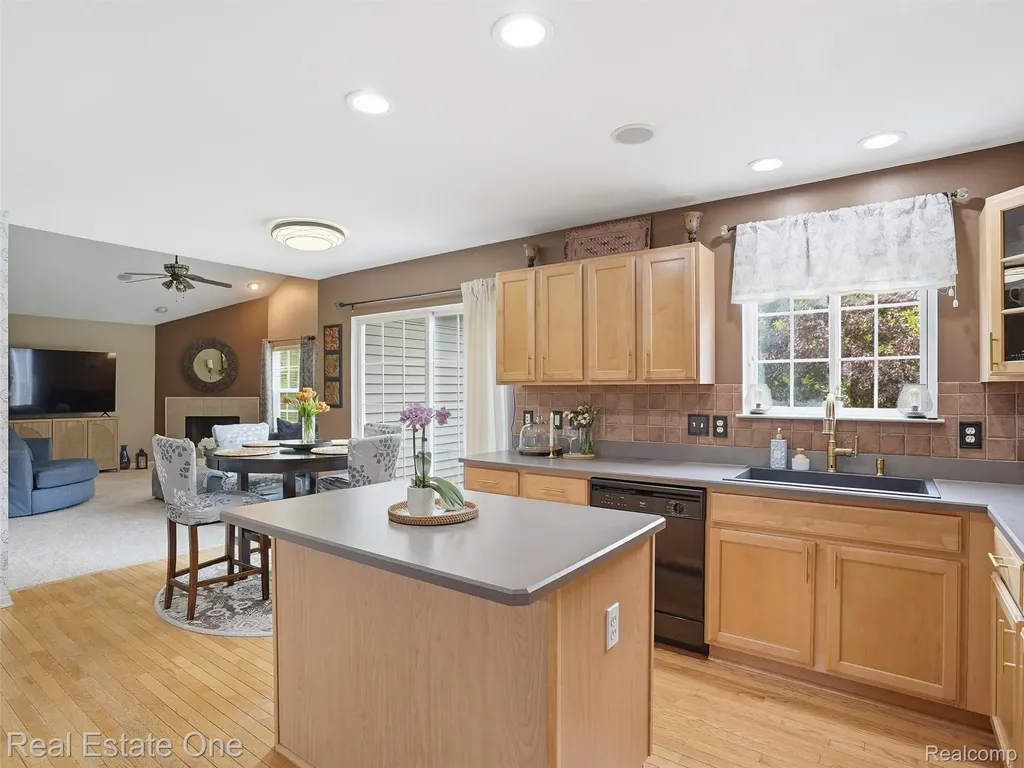1786 Four Seasons Drive Hartland Township MI 48843