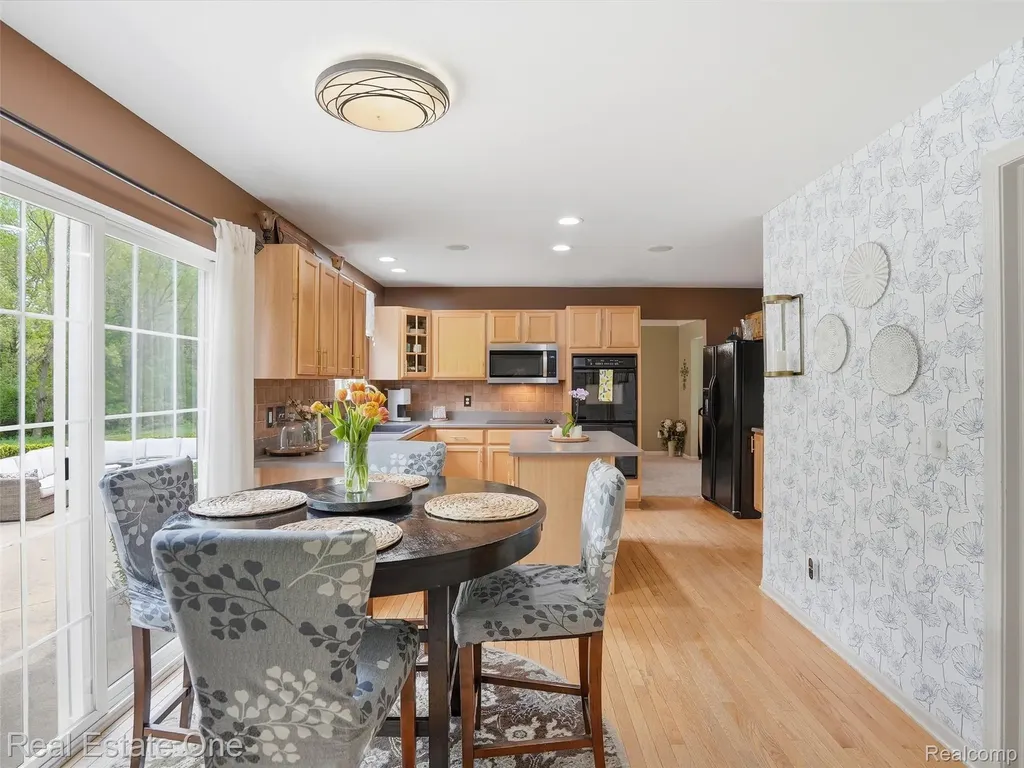 1786 Four Seasons Drive Hartland Township MI 48843