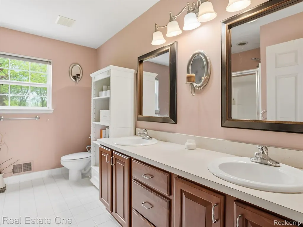 1786 Four Seasons Drive Hartland Township MI 48843