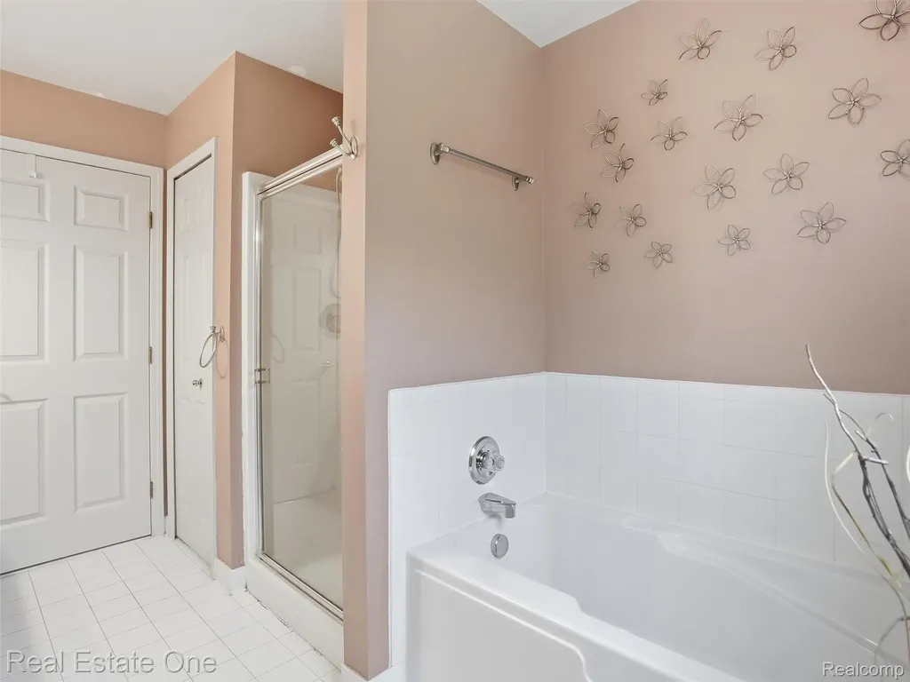 1786 Four Seasons Drive Hartland Township MI 48843