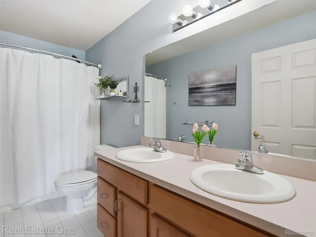 1786 Four Seasons Drive Hartland Township MI 48843