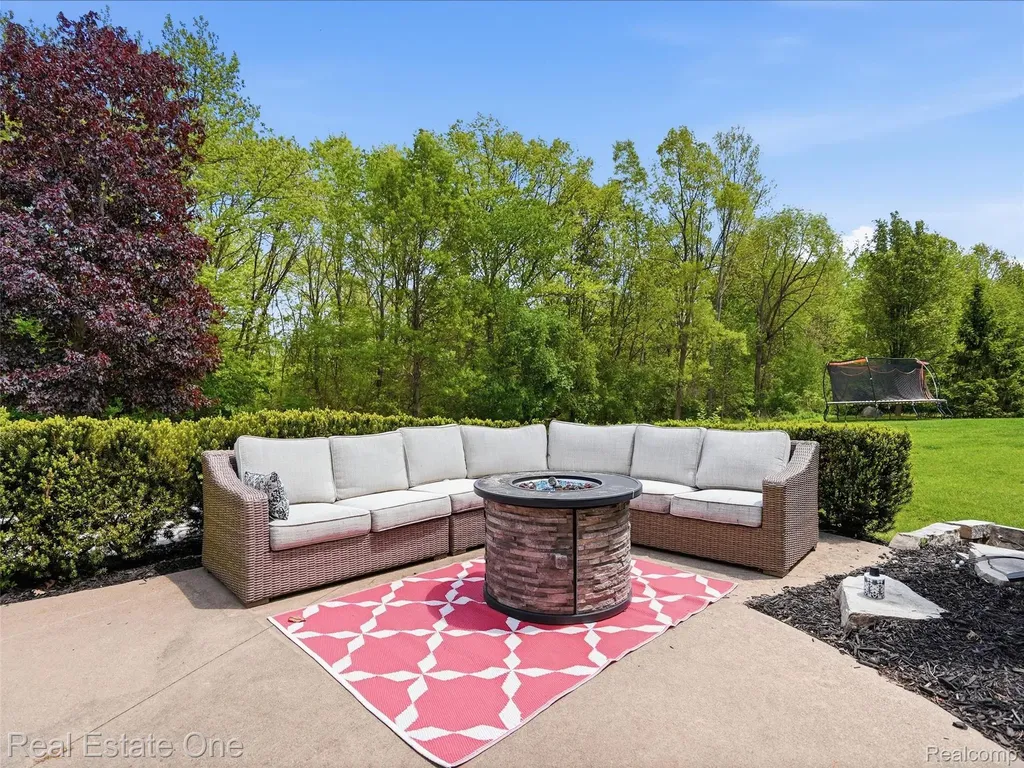 1786 Four Seasons Drive Hartland Township MI 48843