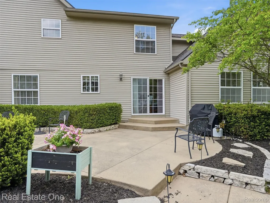 1786 Four Seasons Drive Hartland Township MI 48843