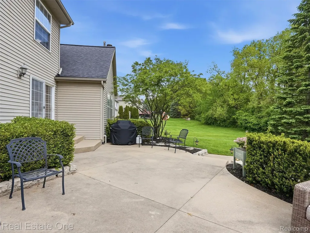 1786 Four Seasons Drive Hartland Township MI 48843