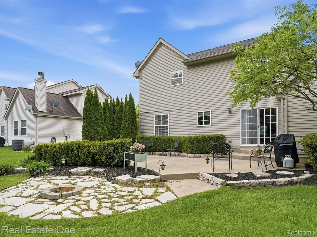 1786 Four Seasons Drive Hartland Township MI 48843