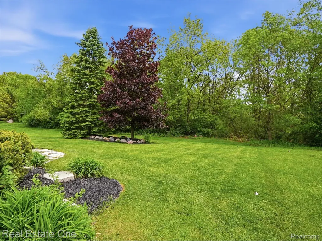 1786 Four Seasons Drive Hartland Township MI 48843