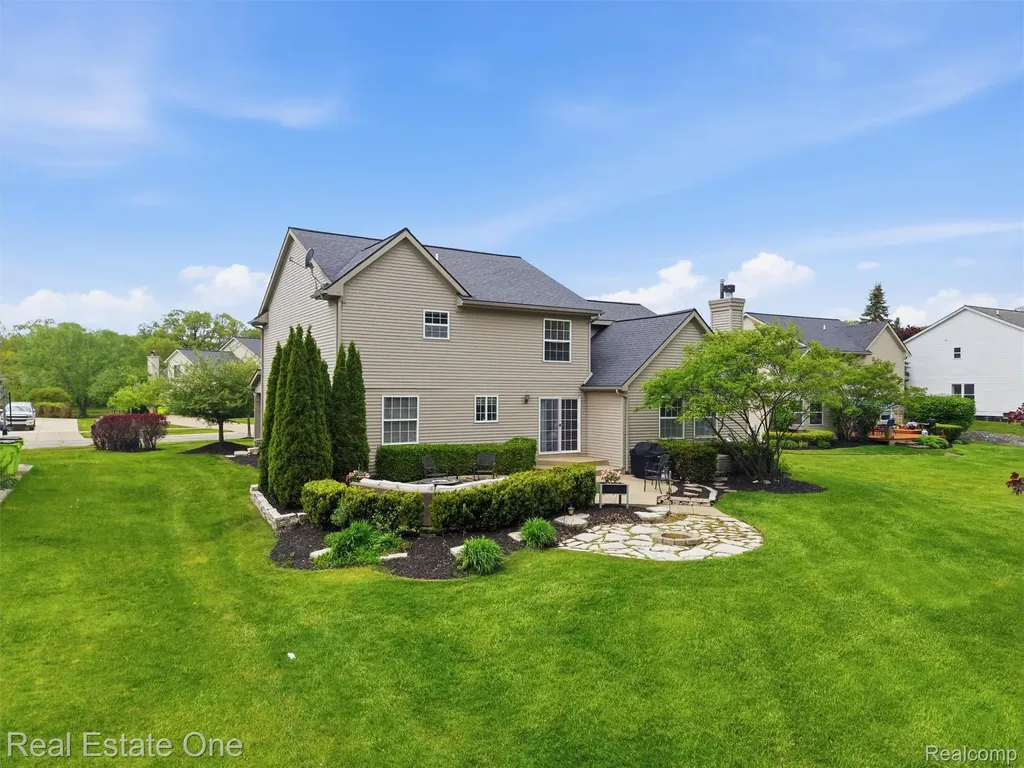 1786 Four Seasons Drive Hartland Township MI 48843