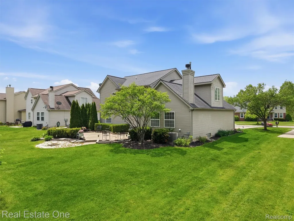 1786 Four Seasons Drive Hartland Township MI 48843