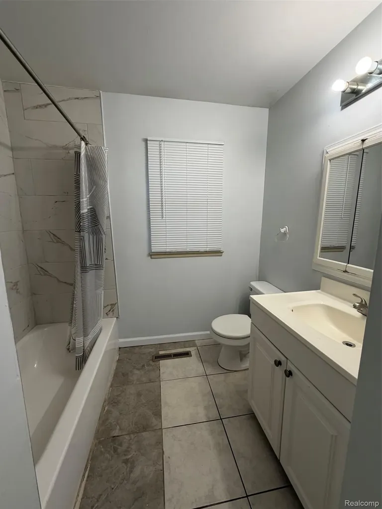 22921 Rosewood Street Oak Park City MI 48237