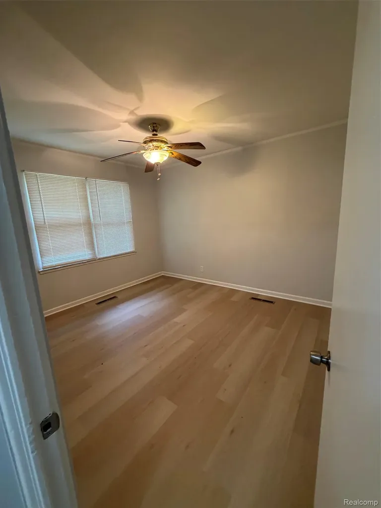 22921 Rosewood Street Oak Park City MI 48237