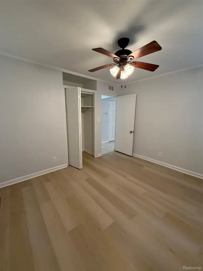 22921 Rosewood Street Oak Park City MI 48237