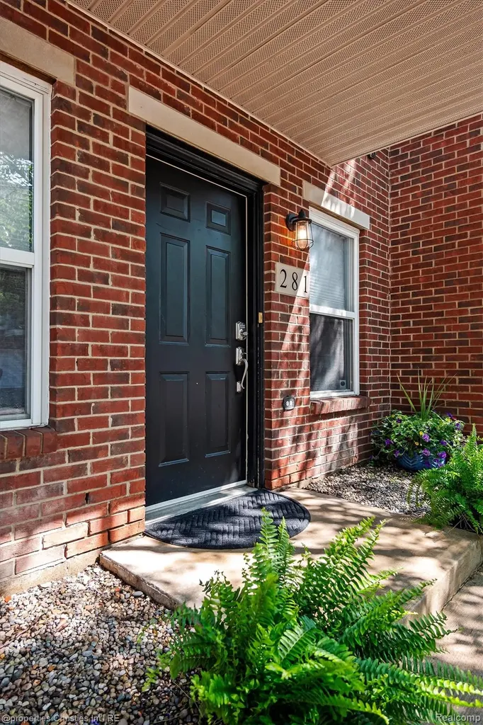 281 E Palmer Street Detroit City MI 48202