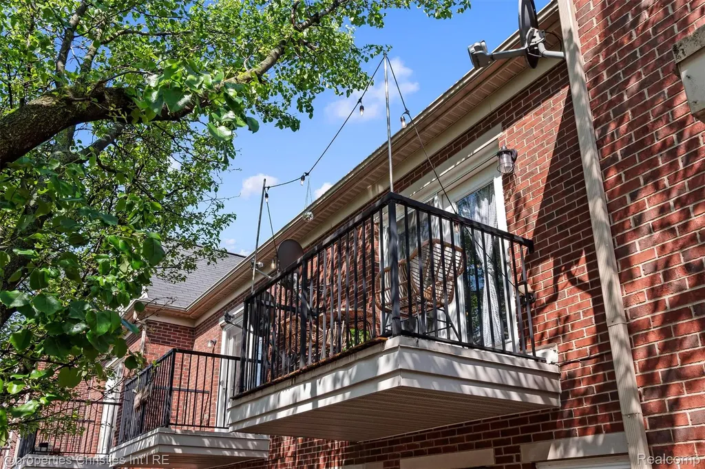 281 E Palmer Street Detroit City MI 48202