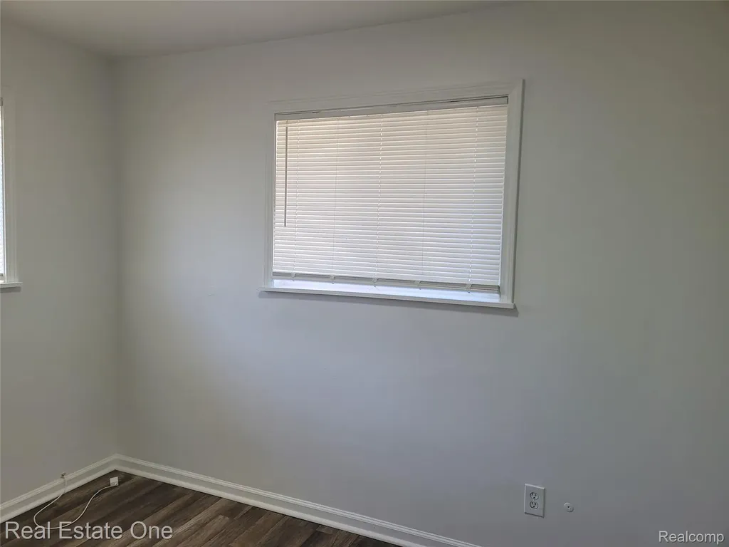 77 W Rutgers Avenue Pontiac City MI 48340