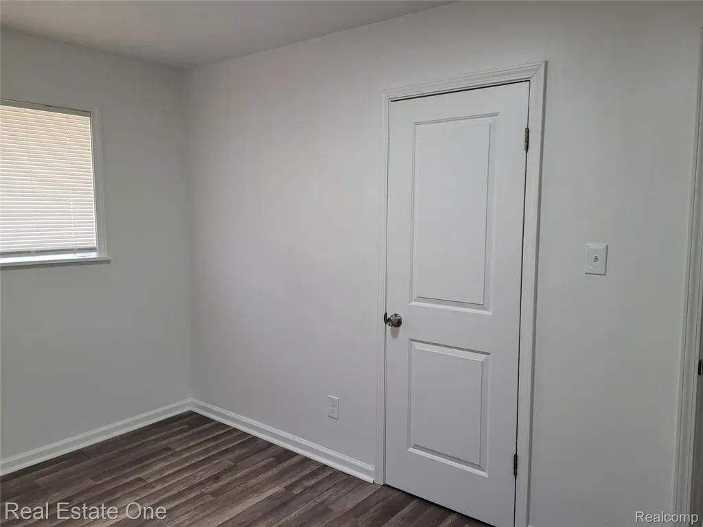 77 W Rutgers Avenue Pontiac City MI 48340