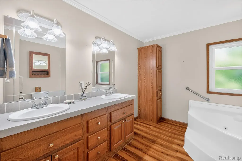 12239 Maple Creek Court Green Oak Township MI 48178